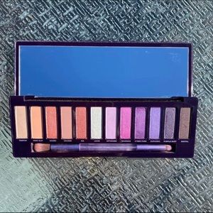 Urban Decay "ULTRAVIOLET" Eyeshadow Palette